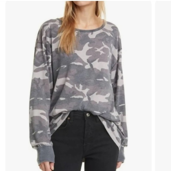 Free People We The Free Gray Camouflage Long Sleeve Top Woman’s Medium Oversize - Picture 1 of 7